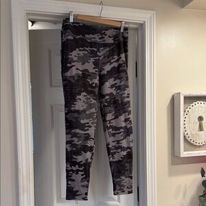 Knox Rose Gray Camouflage women’s Leggings